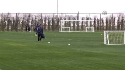 Torku Konyasporlu Futbolcular Antrenmana Siyah Tişörtle Çıktı