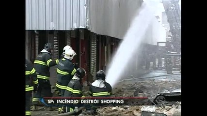 Incêndio destrói shopping em São Paulo