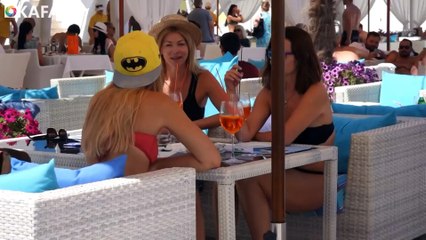 Les plus belles femmes au monde sont sur les plages d'Odessa en Ukraine