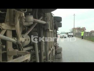 PERMBYSET AUTOBUSI ME PASAGJERE