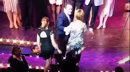 En pleno escenario se cayó la actriz Jacqueline Andere