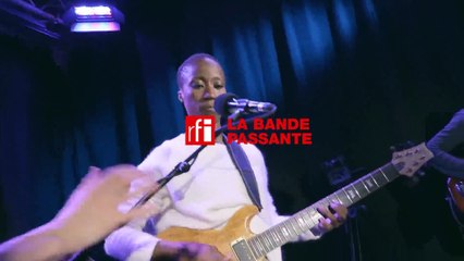 Rokia Traoré chante "Ilé" dans La bande passante