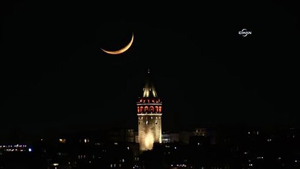 Galata Kulesi ile hilalin ender rastlanan buluşması büyüledi