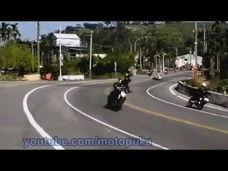 Video herunterladen: Stupid Motorcycle Accidents Compilation/Clips 2014 - Funny Videos Idiots Fail