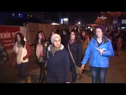 Üniversite öğrencileri 'Berkin Elvan' için yol kesip oturma eylemi yaptı