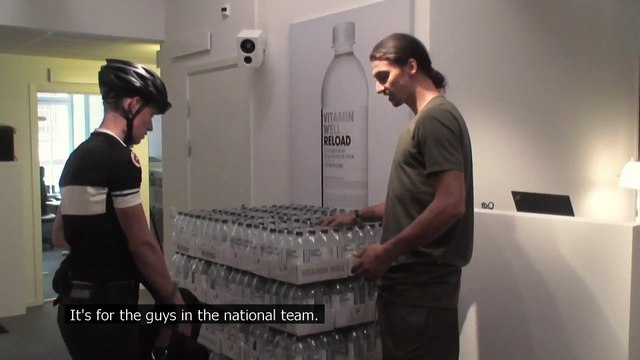 [Caméra cachée] Zlatan Ibrahimovic martyrise un coursier à vélo