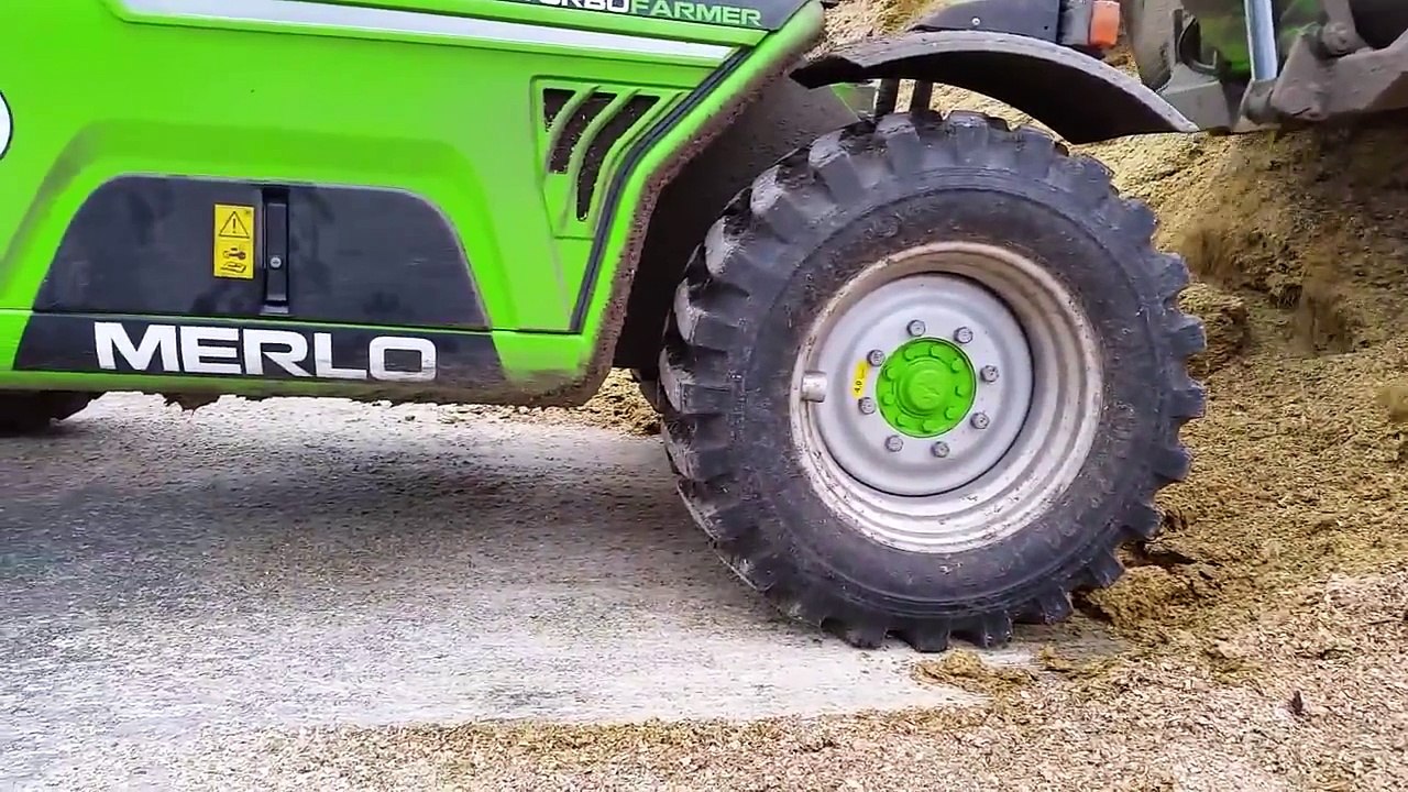 Scania V8 SOUND beim Maisladen mit Merlo TurboFarmer