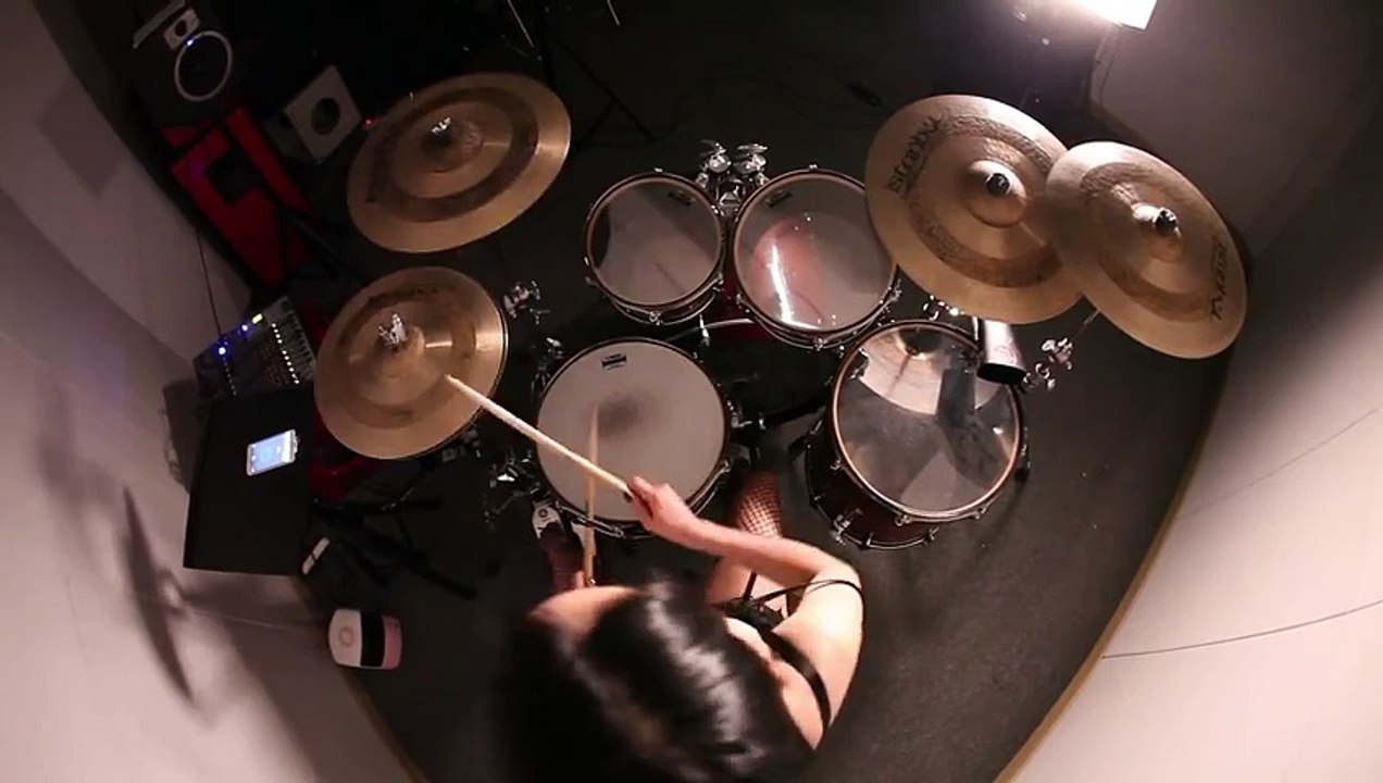 Cette reprise des Guns N' Roses par cette superbe fille est vraiment excellente !