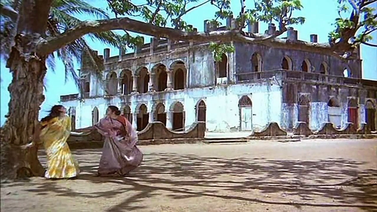 Solah Baras Ki Bali Umar Ko Salaam (720p HD Song)