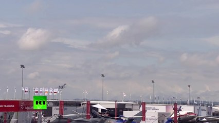 Video: Unique Sukhoi Su-35 UFO fighter rocks Paris Air Show