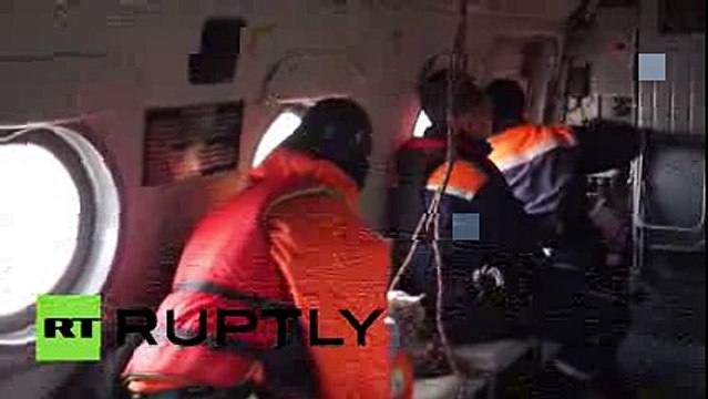 Two children rescued from drifting ice block in Khabarovsk Russia_TRENDING NEWS