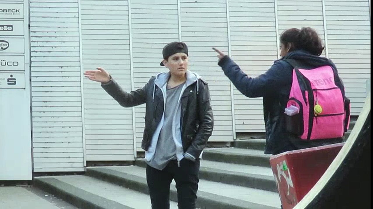 NACH DEM WEG FRAGEN PRANK!!! / mickey mouse getroffen :O  Mickey Mouse Cartoons