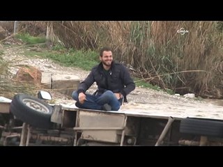 Sele kapılan minibüsün üzerinde can pazarı