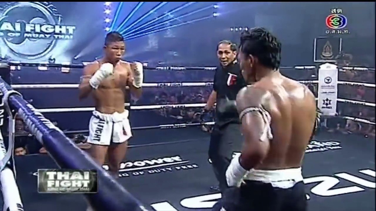 Muay thai ดูจอมขมังกวน !!! อีคิวซัง ชกมวยกับ ออง โอ จากพม่า ฮาทั่วสนาม กับไทยไฟ (มีคลิป)