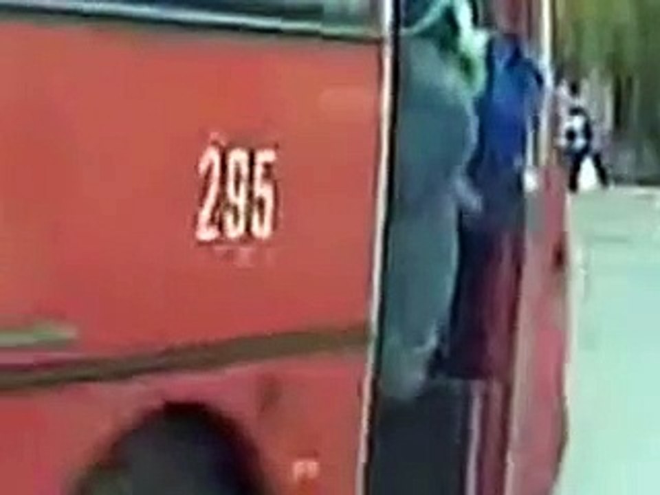 Суровая толкучка в автобусе