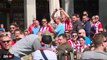 Des supporters de PSV Eindhoven cruels se moquent de mendiantes roumaines