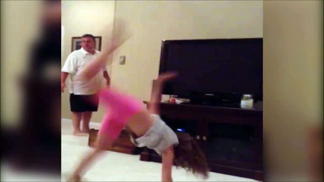 Il veut faire une blague à sa fille et évite le drame de peu. Grosse gamelle