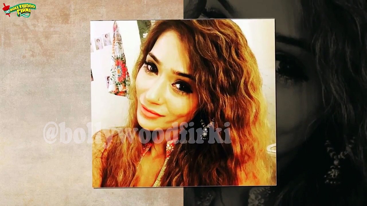 Sara Khan's 7 HOTTEST Instagram Selfies !