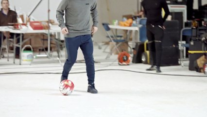 Eden Hazard face à 10 000 tasses
