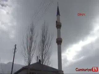 İletişim için minareye ve çatılara çıkıyorlar