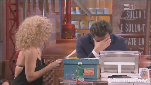 La concorrente di Affari Tuoi dedica una poesia a Flavio Insinna