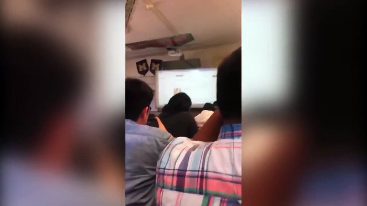 Oh Non ! Un prof oublie d'éteindre le projecteur dans une classe !