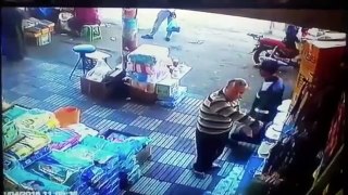 Woman Knocks Out Man With Single Punch After He Pinches Her Butt