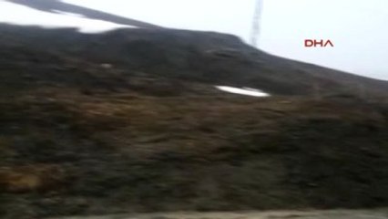 Durankaya Beldesi'nde Heyelan Yolu Kapattı
