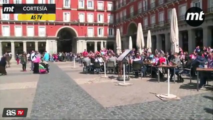 Aficionados del PSV humillaron a mendigos en Madrid