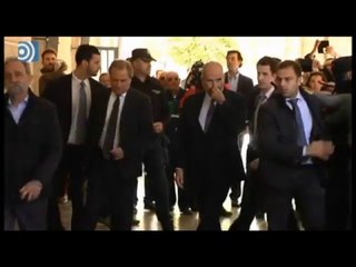 Chaves y Griñán acuden al juzgado entre gritos de "chorizos"