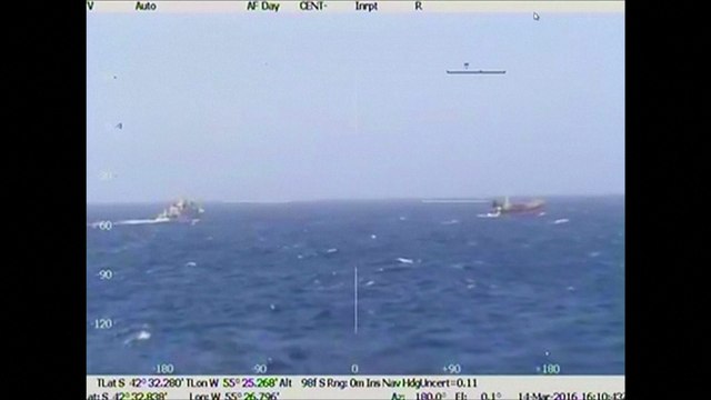 Les gardes-côtes argentins coulent un navire de pêche chinois