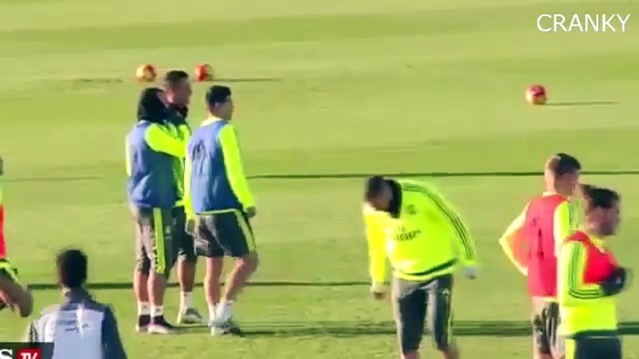 Cristiano Ronaldo Jokingly Mocks James Rodriguez 03/01/2015
