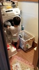 배꼽 빠지는 재미난 영상 세상에 이런 효자가 26개월산 효자~ 대박