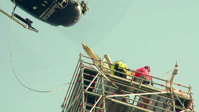 La statue au sommet du Mont-Saint-Michel s'envole pour réparation