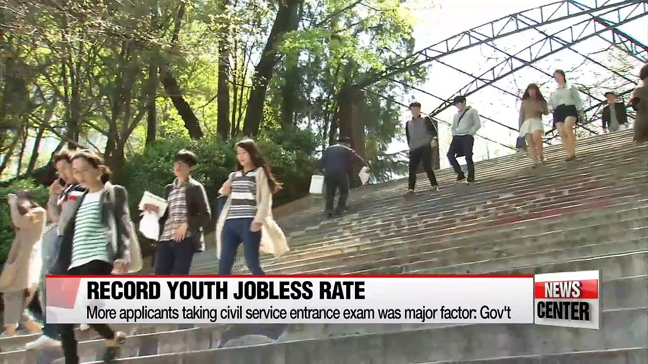 Korea's jobless rate among young people peaks in February