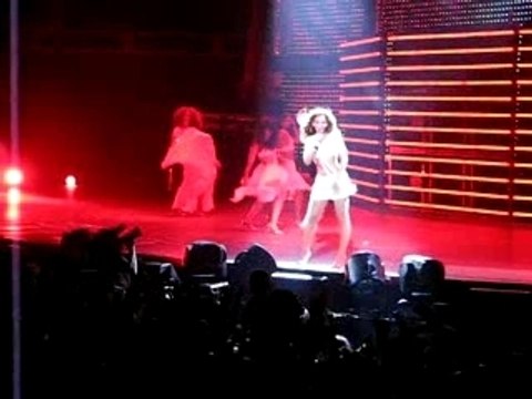 Béyoncé - Naughty Girl (live a Bercy)