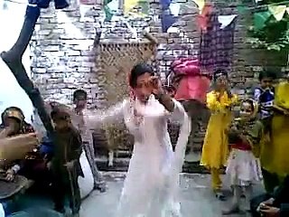 Bannu Girl Home Dance With Pashto Music