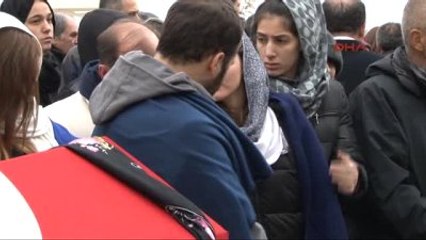 Ankara'daki Patlamada Hayatını Kaybeden Ferah Önder Son Yolculuğuna Uğurlanıyor