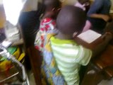 Goma: Heal Africa donne des soins et des cours aux enfants