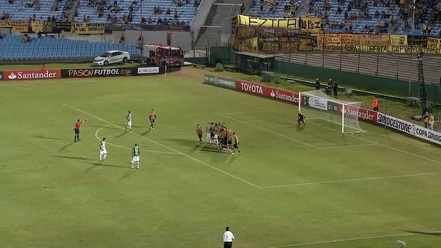 Libertadores - Le sublime coup franc de Bocanegra