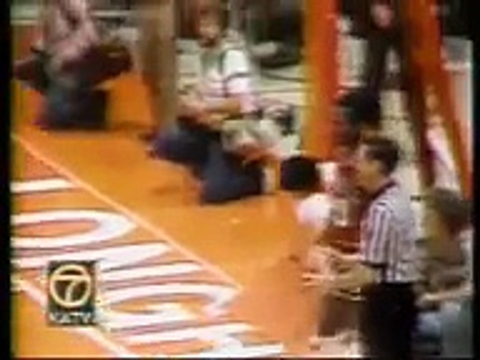 March Madness Buzzer Beater - 1981 Arkansas - Louisville U.S. Reed