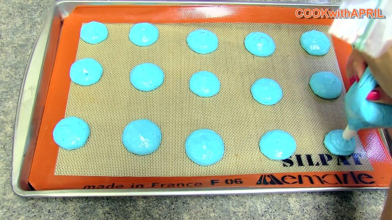 How to Make French Macarons (Salted Caramel French Macaron)