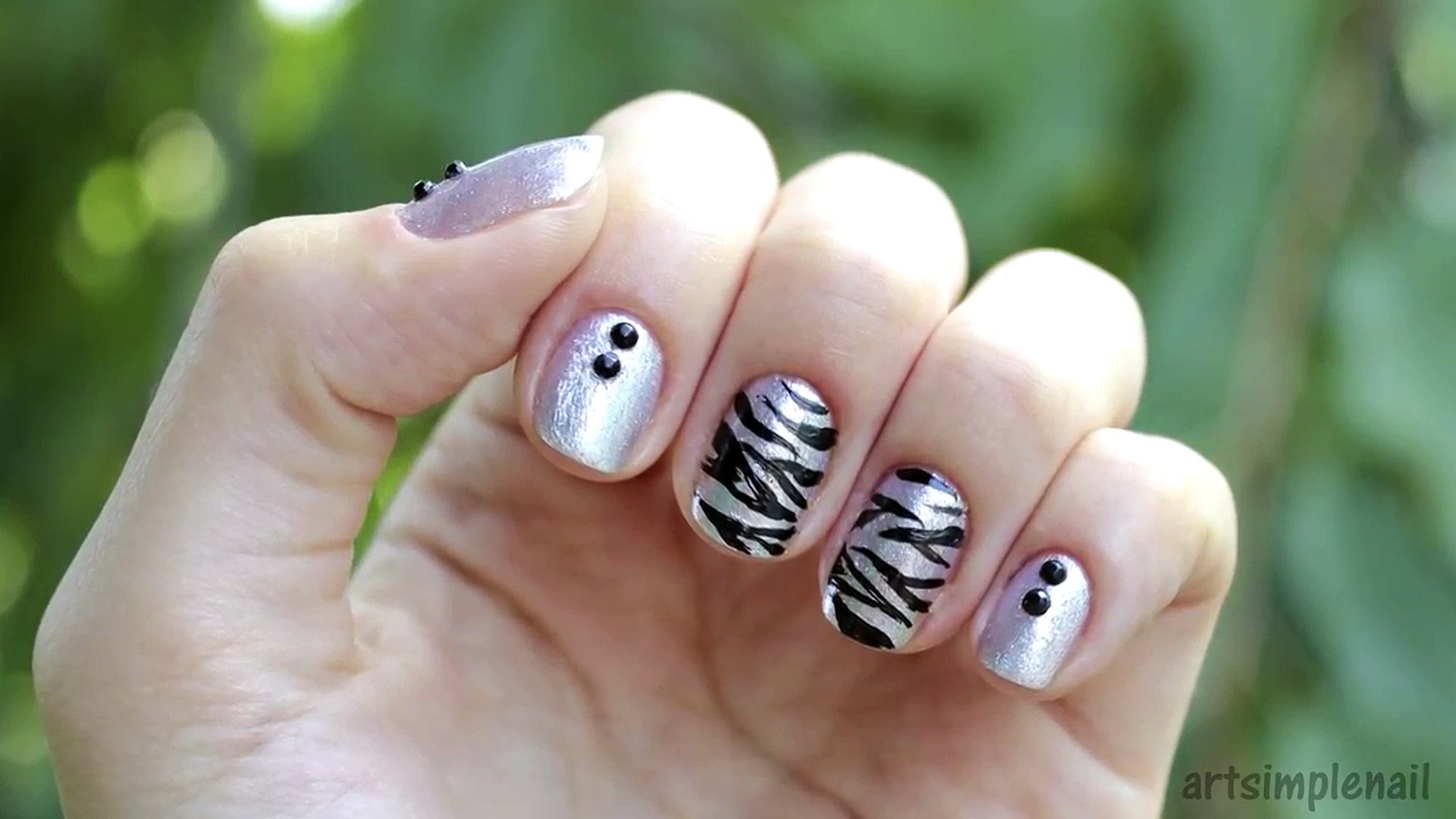 ⁣Зебра маникюр для коротких ногтей Silver - Zebra Nail Art