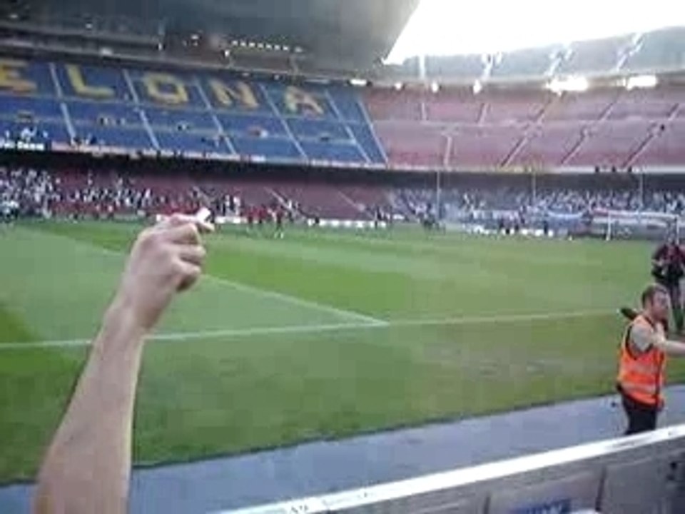 l'ntrée des verts sur le terrain.....(camp nou)