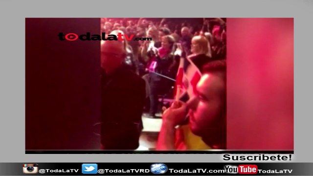 LA CANTANTE ADELE ONDEA BANDERA DOMINICANA EN CONCIERTO EN INGLATERRA-FAMOSOS INSIDE-VIDEO