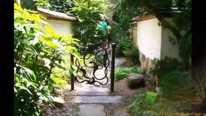 Кованные изделия и стиль сада