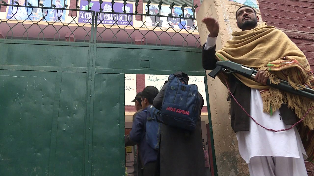 Pakistans Lehrer rüsten auf