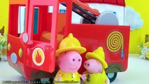 Pig George conhece Caminhão de Bombeiros da Peppa Pig Novelinha em Português massinha Pl