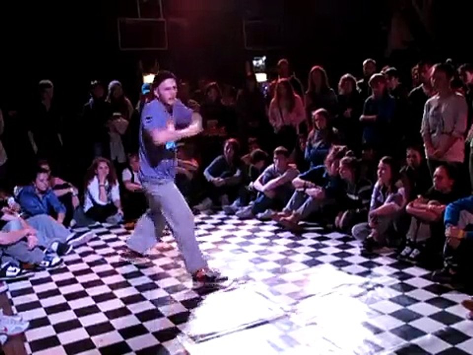 Dance views 2. Hip-hop 1/4 Паша Соколов vs Карен