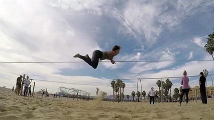 Brasilianerin zeigt krasse Körperbeherrschung - Video
